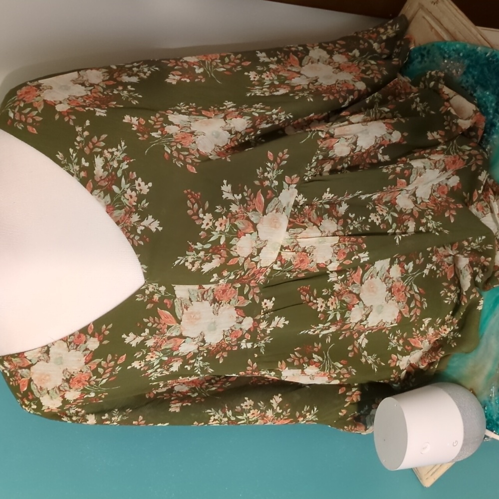 Dr2 beautiful light flowing top olive green with flowers
